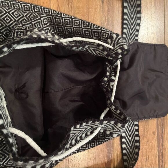 Black and Cream Textured Lama Backpack - Picture 8 of 13